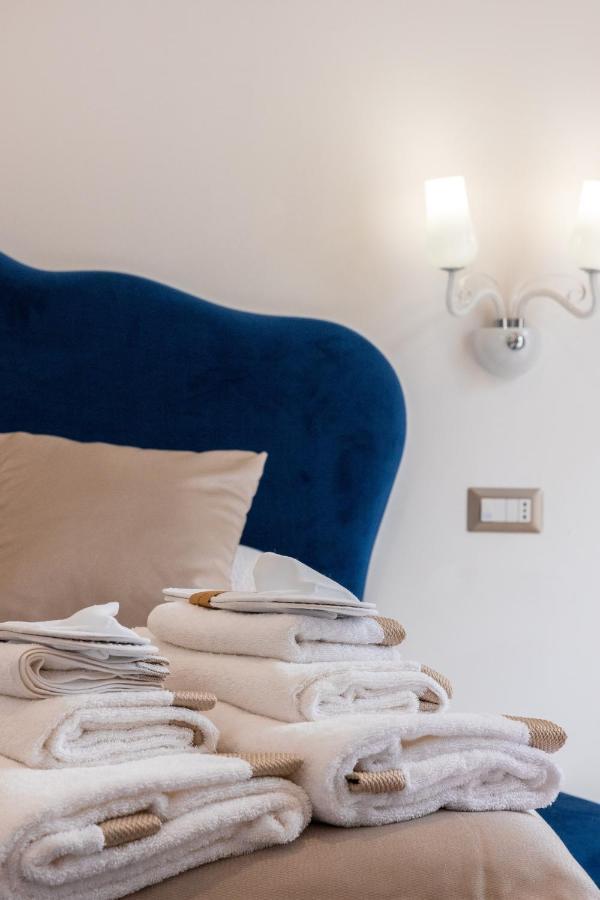 Lovely Rooms - Guest House Suites Triggiano Exterior photo